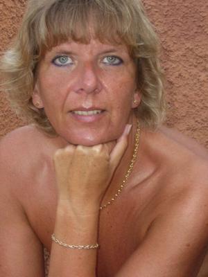 Cornelia, une MILF allemande maigre