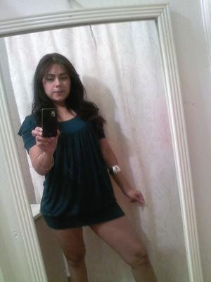 Hot Teen takes Selfpics