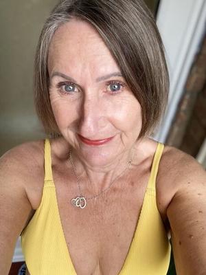 Jackie, sexy UK-GILF mit einem Gesicht zum Abspritzen