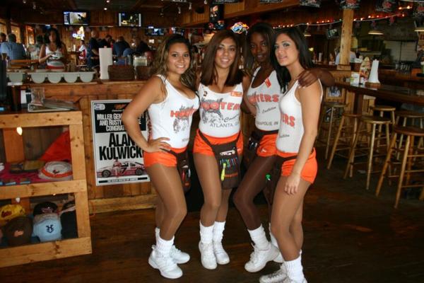 HOOTERS MENINA FESTA HORA