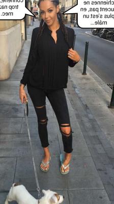 French caption (star fran�aise) Nabilla, trop bonne, trop conne