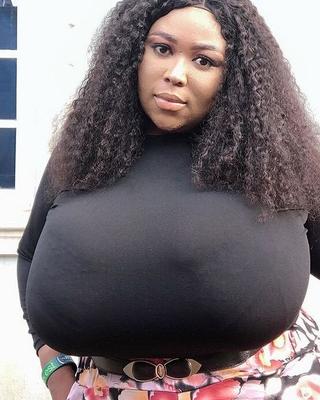 DAMES NOIRES avec de GROS SEINS