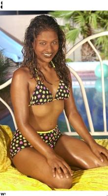 Hot Indian Desi Babes en bikini / maillots de bain