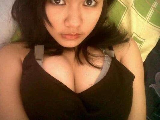 Adolescente vietnamita con grandes tetas