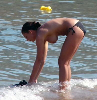 Ubres Colgando En La Playa