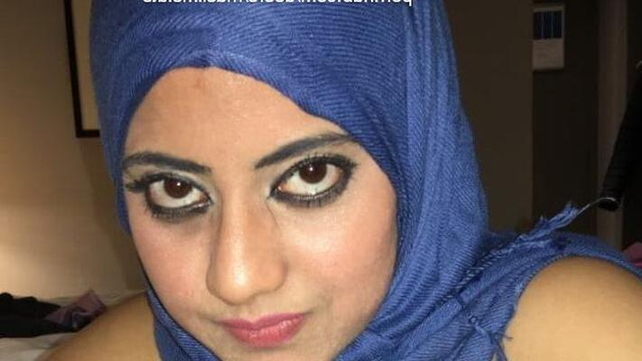 Schöne heiße sexy Hijabi-Muslim-Brüste, Brustwarzen, Blowjob, Saugen