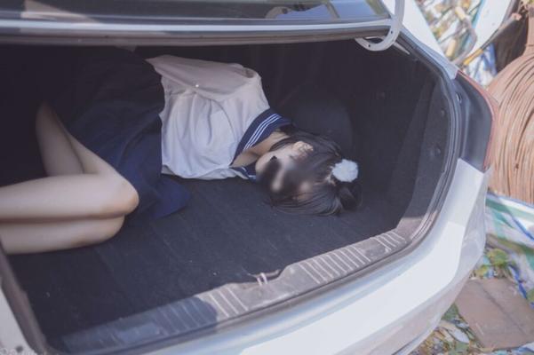 Anonymer Haruka - / - Trunk