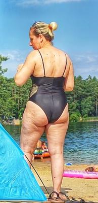 PAWG PL Magda Be wypina duze tluste dupsko na lokalnej plazy