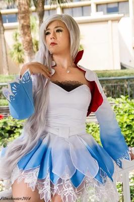 Holly, une salope américaine en cosplay