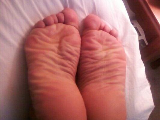 Feet pics taken by Ebony Milf while in bedroom..Sabrina