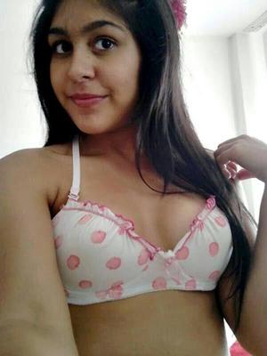 Hermosa novia en autofotos