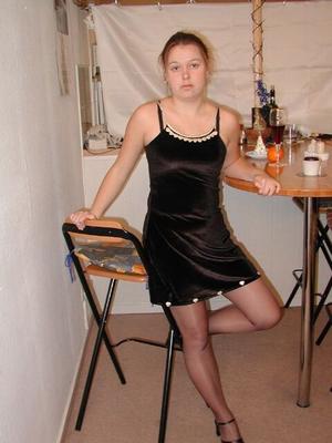 Andrea, une adolescente allemande en collants (Stuhl)