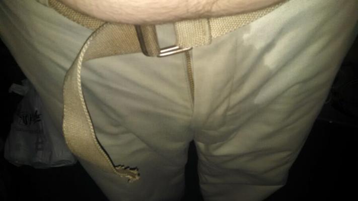 Mojando mis pantalones de trabajo