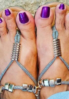 GREAT FEET TOENAILS AND SOLES