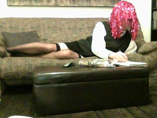 Crossdresser schoolgurl recebe uma visita surpresa