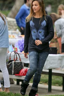 Jessica Alba at Cold Water Canyon Park in Los Angeles