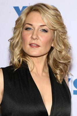 Amy Carlson / American Actress