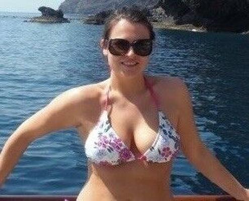 BIG TITS UK  BIKINI BRUNETTE