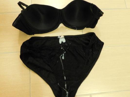 Culotte et soutien-gorge noirs