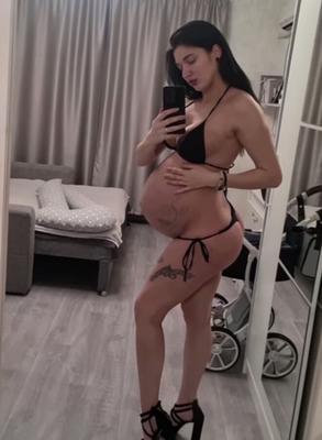 La femme enceinte russe la plus chaude .....pour commentaires ...