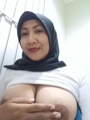 Arabe mature larges areoles