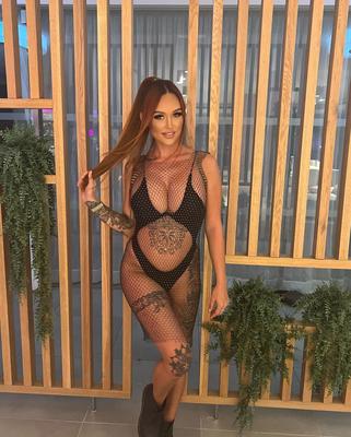 Natalie Marie Chav rousse aux gros seins