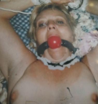 ¡La última foto de mamá/esposa antes de ser atada/calibrada/vendida para esclavas sexuales!