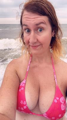 Tabitha :Cute Redhead with Big Tits in Bikini ,Cleavage,Swimsuit