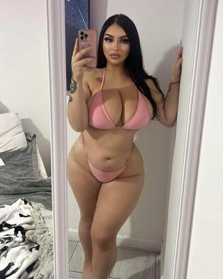 thick Latina