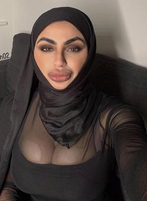 Sie Muslim Sauce hat schwulstige Lippen