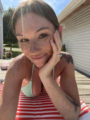 Freckled pregnant babe