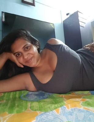 Curvy Desi Wife