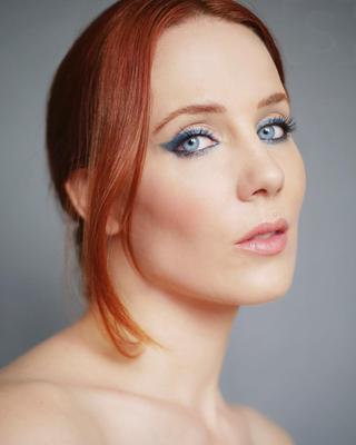 Simone Simons (cantante holandés) ()